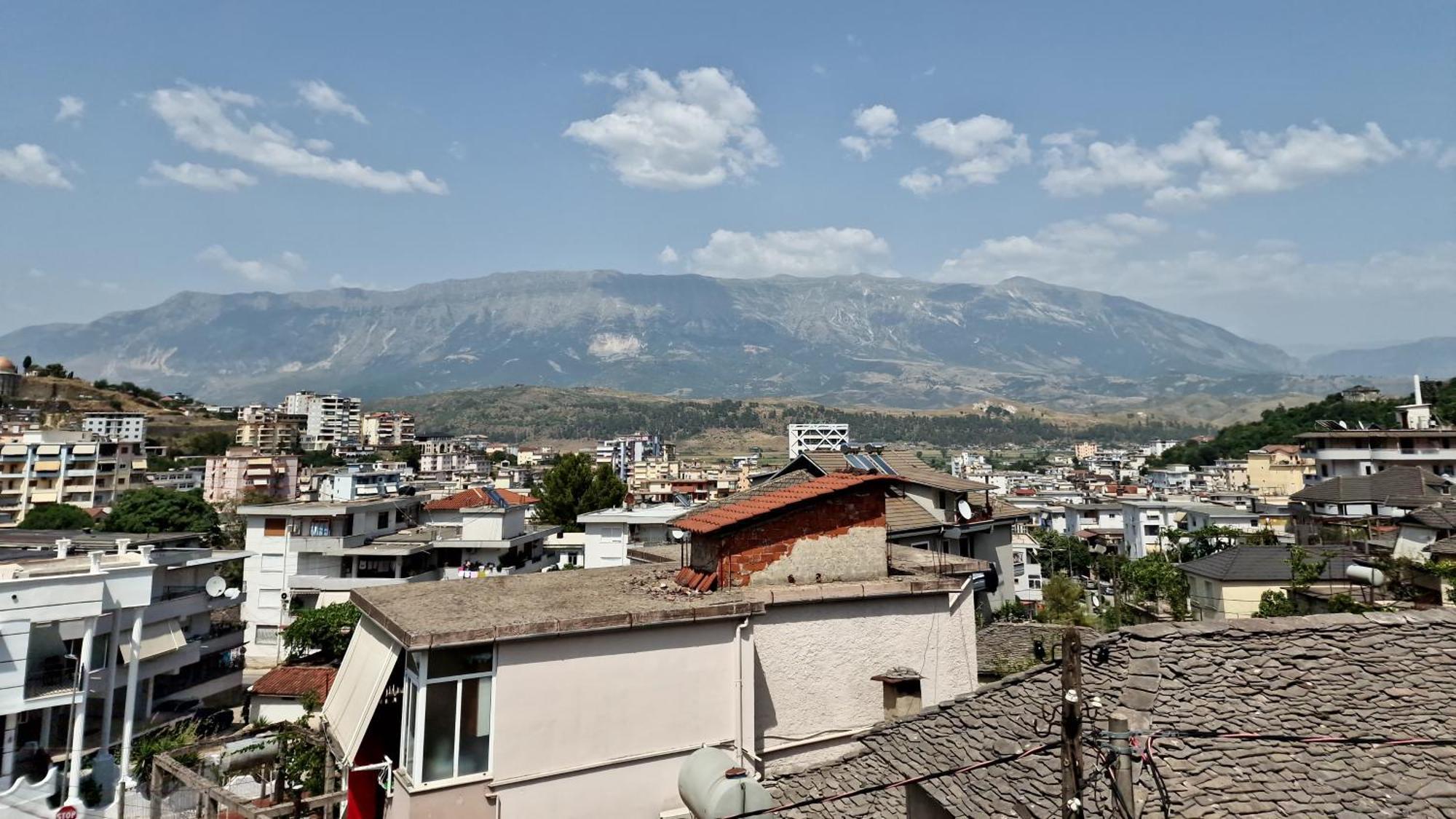 Apartment Antigona Gjirokaster Bagian luar foto